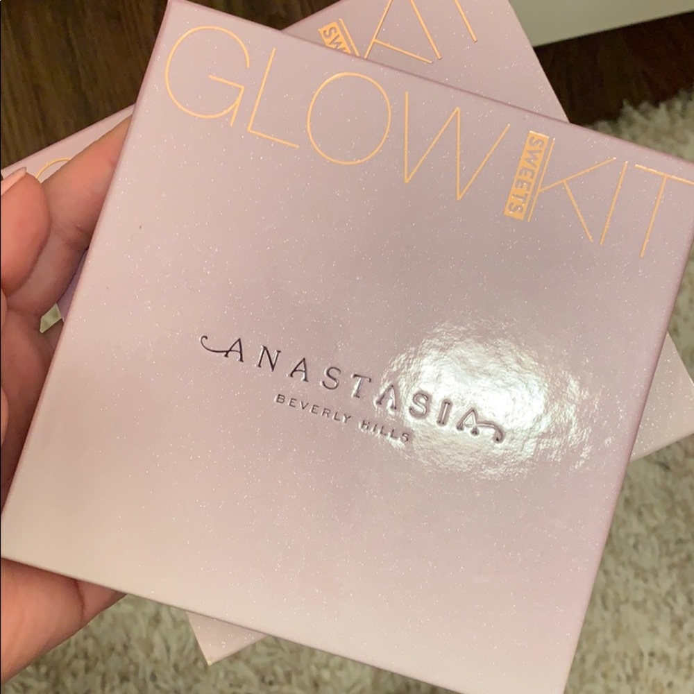 Anastasia Beverly Hills glow kit